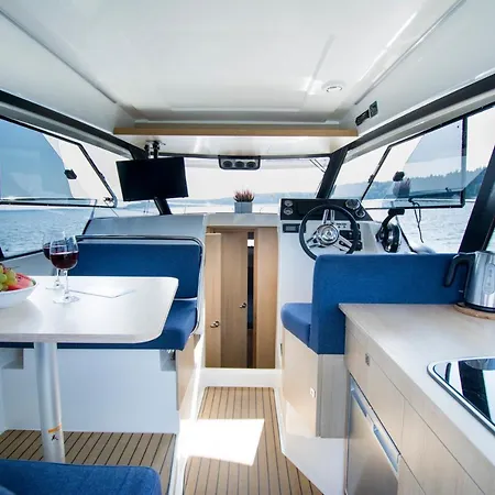 Jacht Motorowy Balt Tytan 918 - 3 Kabinowy Hotel en barco